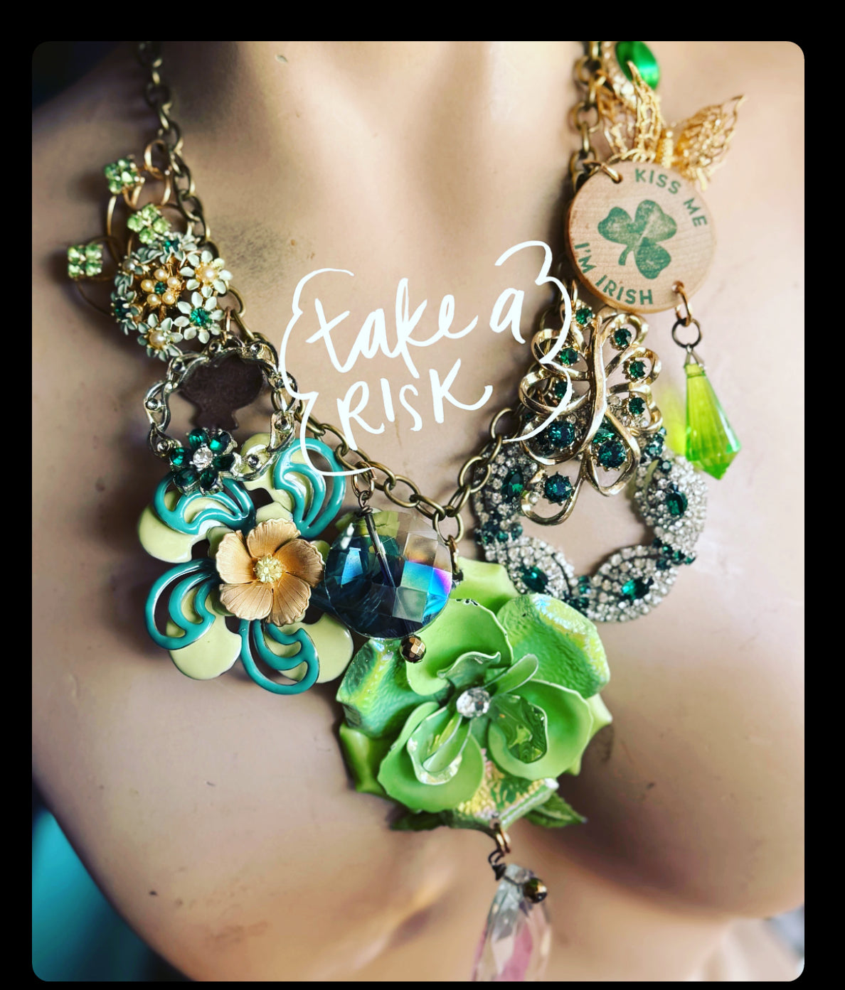 Kiss me green cluster necklace