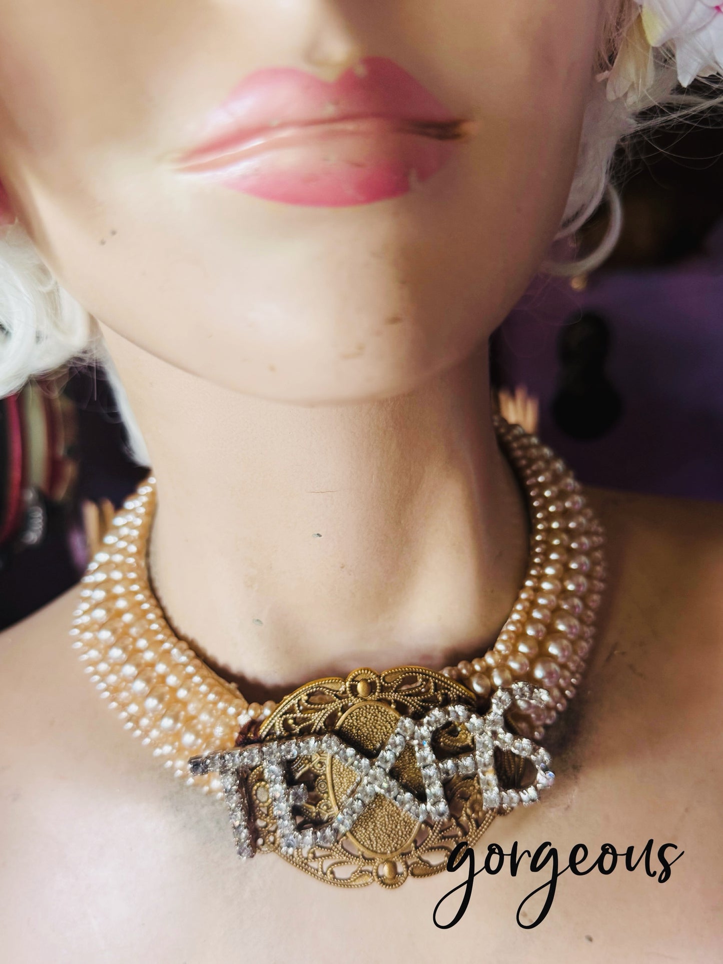 Pearl collar choker