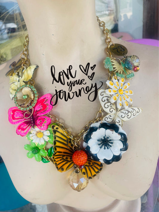 You give me butterflies-vintage necklace